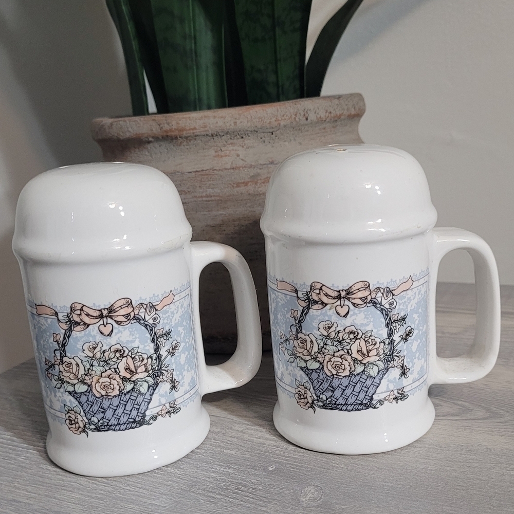 Vintage Cottage Salt & Pepper Shakers 1980's kitchen dining